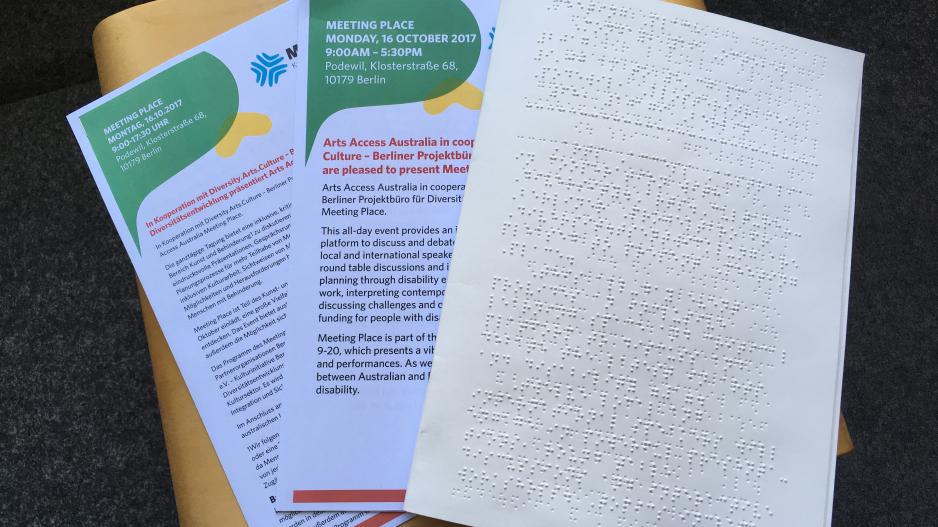 Tagungsmappen Meeting Place Drei Tagungsmappen in Normaldruck, Großschrift und Braille, deutsch und englisch